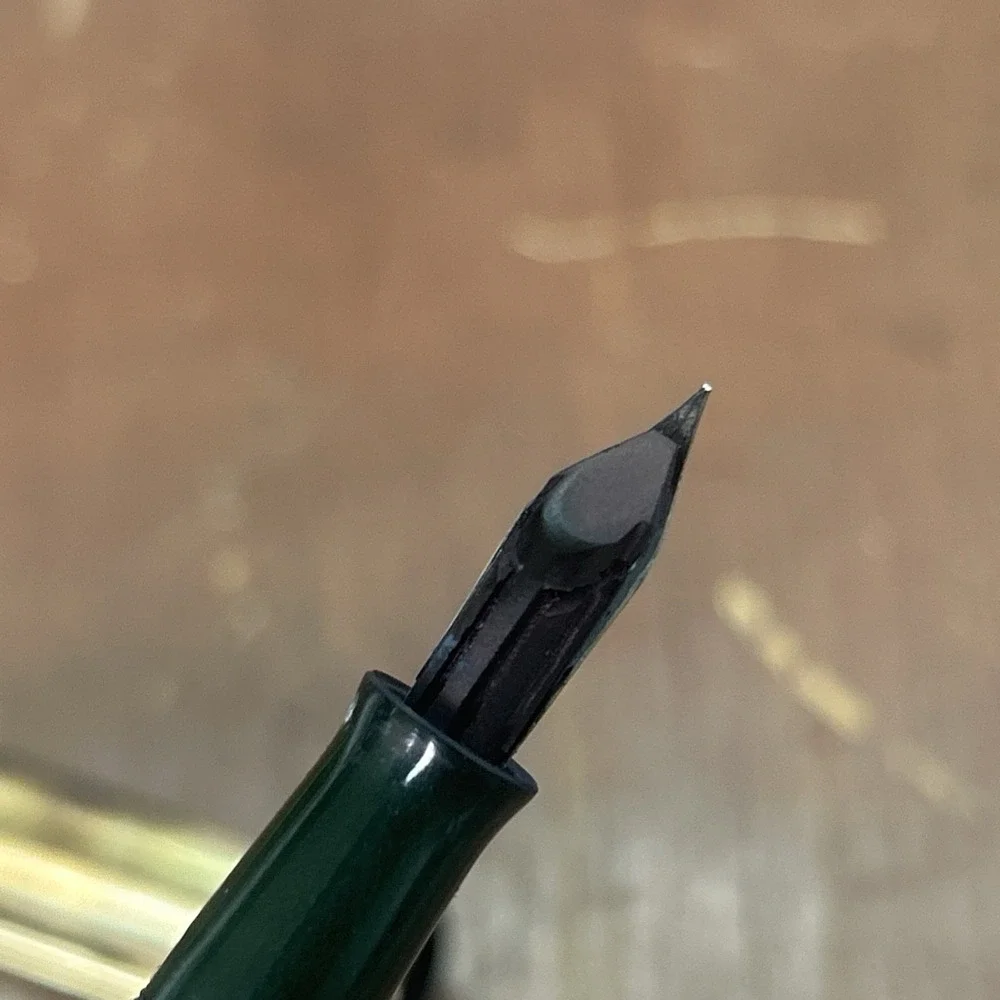 VINTAGE 1940s MARINE GREEN EVERSHARP SKYLINE FOUNTAIN PEN Gold Nib 14k YGF Cap